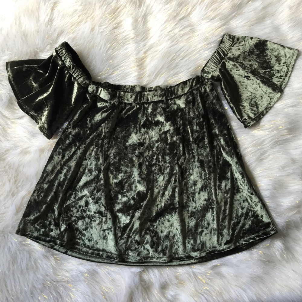 💚Olive Off Shoulder Crop 💚